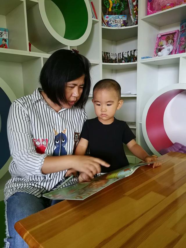 「超级宝妈」父母的陪伴对于孩子到底有多重要？你还要继续到了家就拿起手机吗