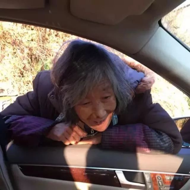 暖先生格调▲“你到底死不死？我只请了七天丧假！”一个儿子这样说，令人深思的锥心之痛！