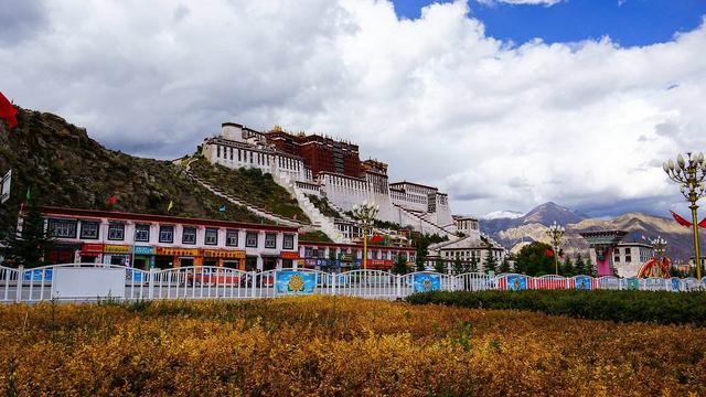 [风雪路]出现在西部歌王王洛宾歌曲中的地方，如今各个是旅游热门地