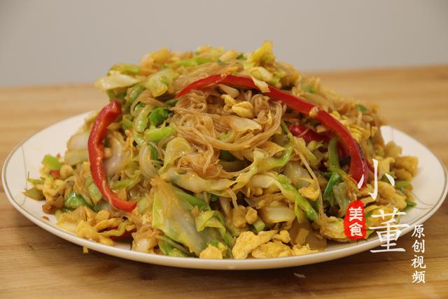 包菜炒粉丝|1颗包菜搭配1把粉丝超美味，比大鱼大肉还好吃，5分钟就学会