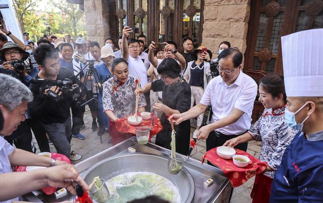 古城|真香！古城长桌宴，品运河牛肉面