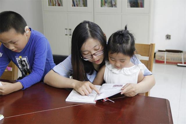 [超级宝妈]平邑经济开发区举行“书香飘万家”亲子阅读活动