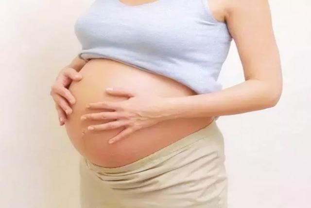 我爱我家|在孕期孕妈感觉肚子一跳一跳的，不是胎动异常，而是娃在忙这事儿