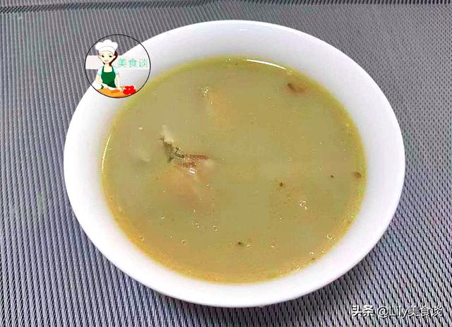 炖鱼汤时，加入一小块粉葛，原来好处这么多，冷天吃它营养不上火