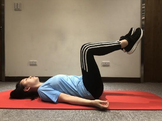 超级宝妈|孕妈饱受腰酸背痛困扰，锻炼核心肌群可改善