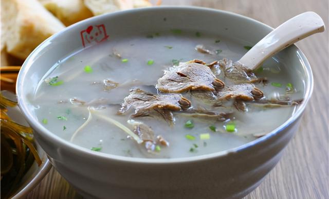 炖羊肉汤，记住不要直接炖，大厨教你1招，羊肉汤浓肉香，无腥味