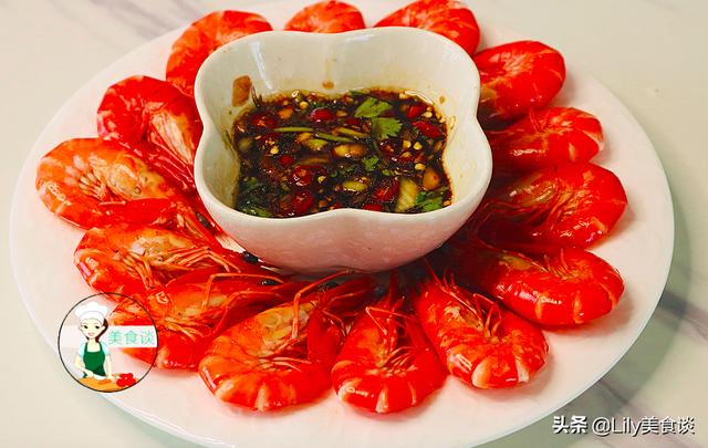 煮白灼虾时，沸水下锅就错了，大厨教你一招，虾肉鲜嫩多汁又不腥