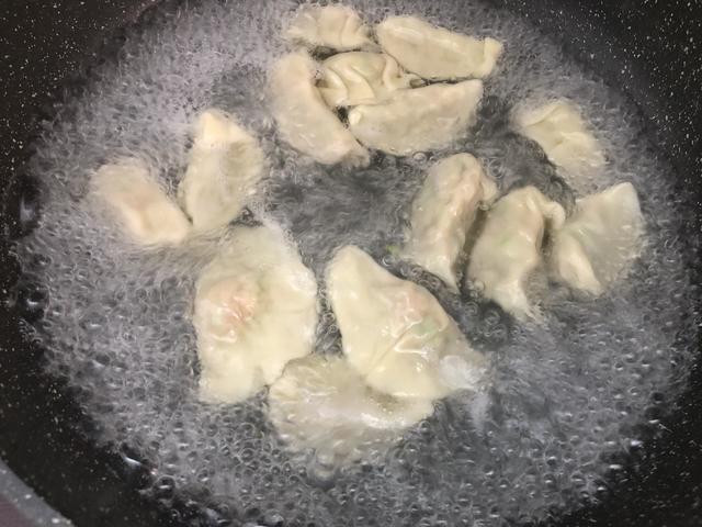 冬天饺子最爱这个馅，比韭菜香多了，一口一个吃不停嘴，特解馋