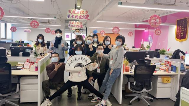 [环球网]一根滚烫的电话专线：我想捐鸡蛋、红薯、凳子、口罩……