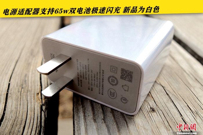 【中国新闻网客户端】5G上装硬核升级释放旗舰性能 腾讯黑鲨游戏手机3评测