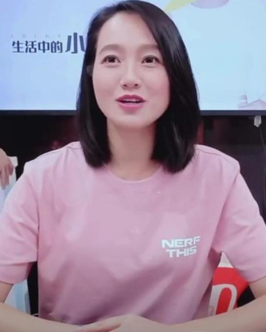 家住魔仙堡|朱丹官宣怀二胎，手捧三月大孕肚，自爆丈夫周一围反应，意料之外