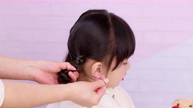 【超级宝妈】女孩因发型被封“狮王”，没吹干先出汗，网友：看过后有点酸