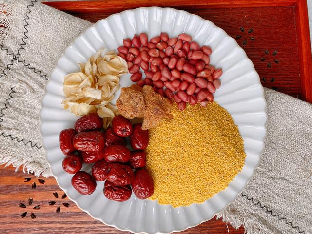 冬季早上要多喝这粥，红枣搭配这3样食材，健脾暖胃，老少皆宜