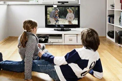 『你的育儿经』别让电视剥夺孩子的语言表达，你还在用动画片哄孩子吗？