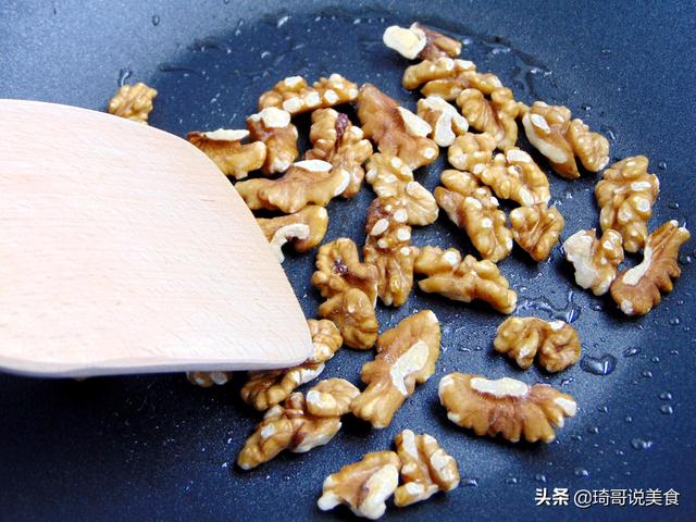 这三样一起炒，甜酸酥脆香，冬天常做，孩子超爱吃，全家都开心