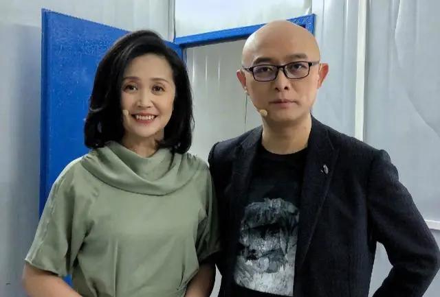 浮生|黄菡陪伴《非诚勿扰》六年，离开时孟非落泪，她现在怎么样了？