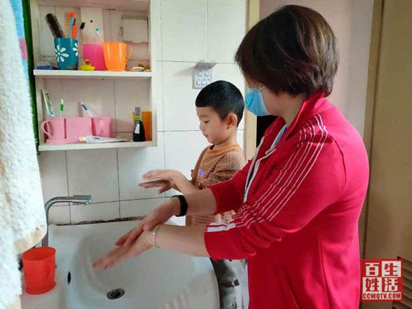 「超级宝妈」疫情无情，桂花幼教人最有情