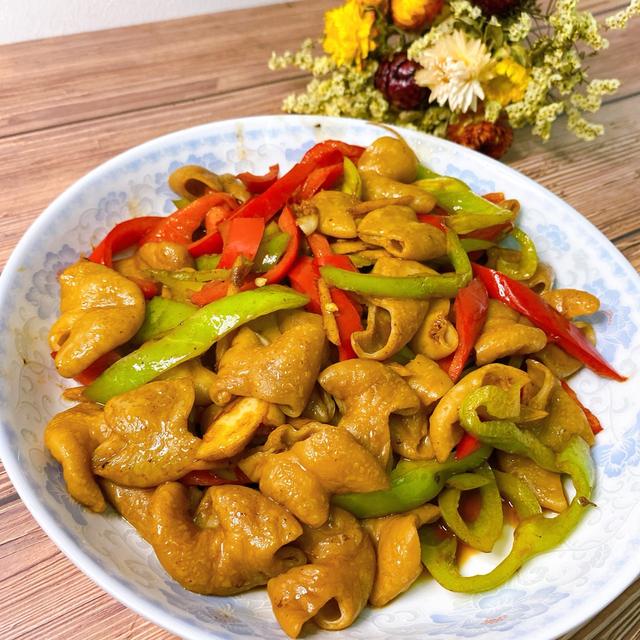 洋葱和它是“绝配”，简单一炒，香辣入味，一口接一口停不下来