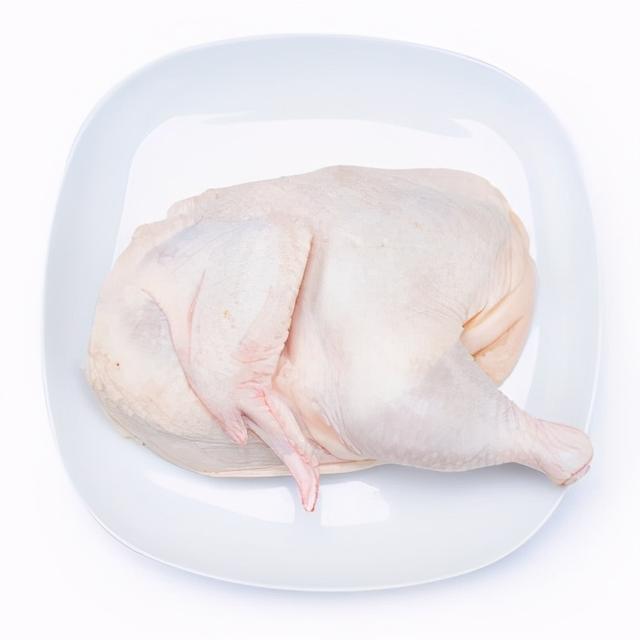 椰子炖鸡，简单上手鲜美多汁，养生又驱寒，女性朋友要常喝