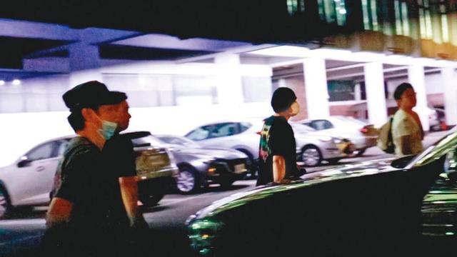 曝周杰伦携昆凌打保龄球 为爱妻包下三千平米球馆|东北网