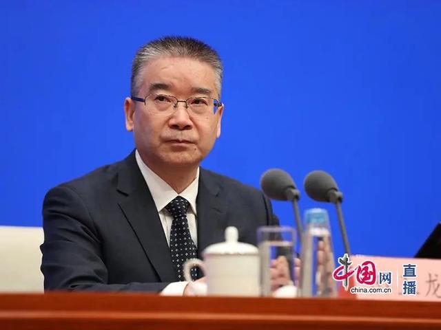 产业|稀土只卖出“土”的价格、加快6G布局……工信部回应这些热点