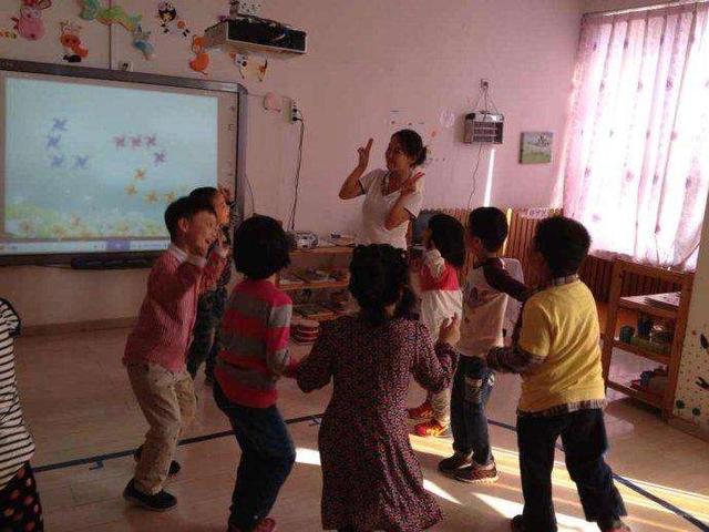 『超级宝妈』首个幼儿园下周一开学，要求孩子全天戴口罩，你同意吗？