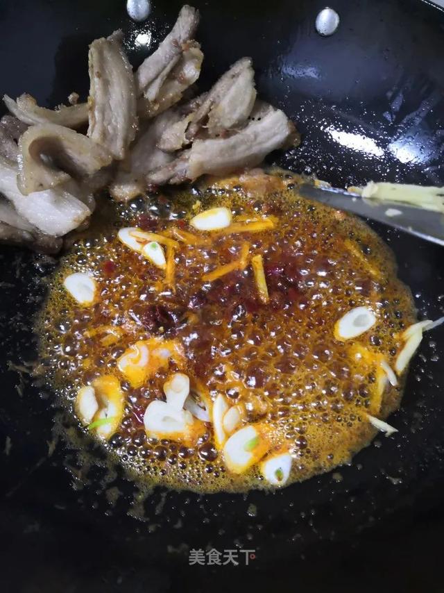 回锅肉：香辣入味又不腻，配上一碗白饭，简直了