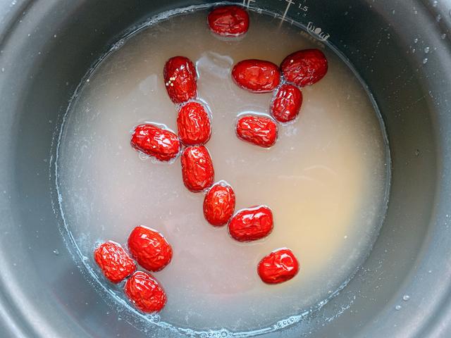 冬季早上要多喝这粥，红枣搭配这3样食材，健脾暖胃，老少皆宜