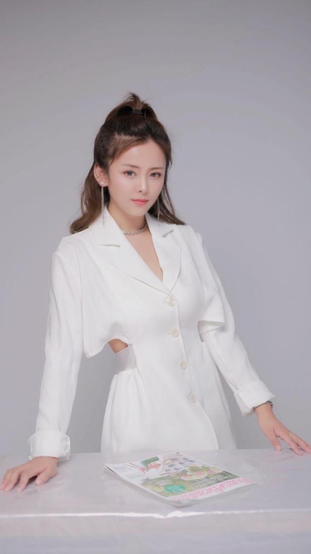 100平米“黑白灰”风格，8090的新生活方式