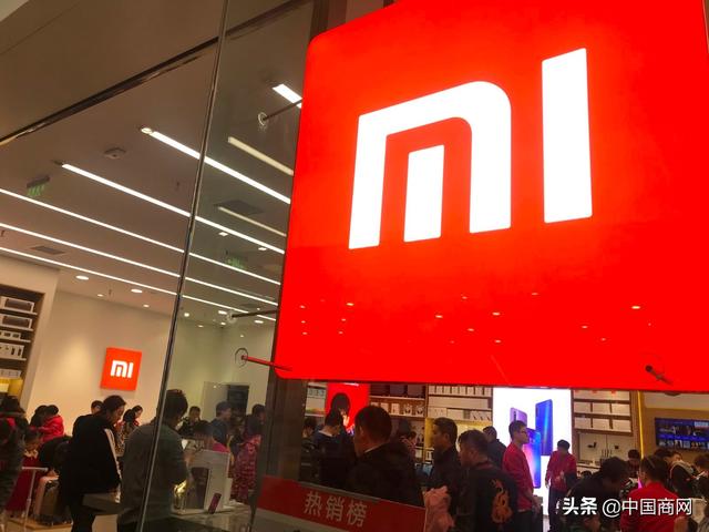 『中国商网』手机销售陷入低迷 新品扎堆线上发布