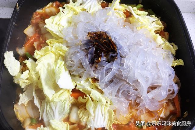 冬至前后，常吃此菜，不用放肉也很香，冷天烩一锅，暖和下饭