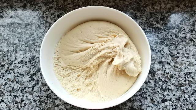 黑芝麻和面粉这样做，好吃营养还丰富，老少皆宜，制作还简单