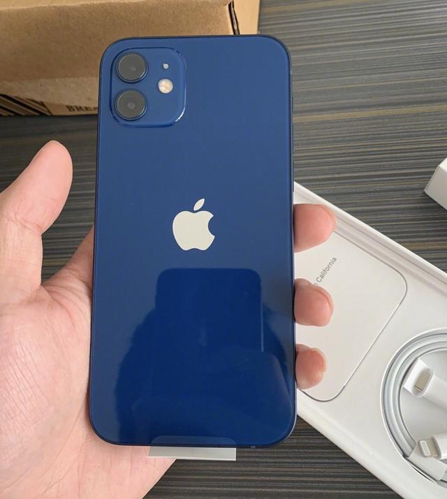 iPhone12翻车了？5G续航锐减、掉漆、割手，苹果怎么了