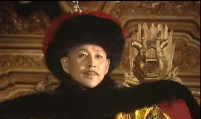 白衬杉格子梦|同样都是演皇帝，谁演得最好？焦晃演的是父亲，陈建斌演得很居家