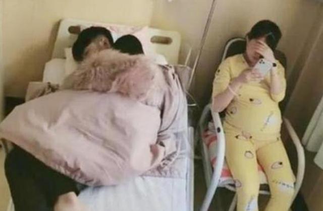 「超级宝妈」丈夫陪伴临产老婆,做法惹众多网友不满愤怒,网友:太过分了