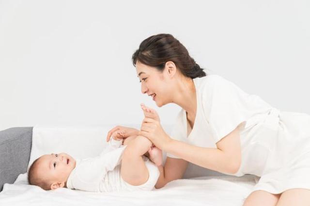 你的育儿经▲喂完孩子盘子空了,95后宝妈怒掀饭桌,丈夫怒问:你闹够没?