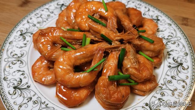 大虾不要只水煮，家常版油焖大虾，做法超简单，虾壳都舍不得剩