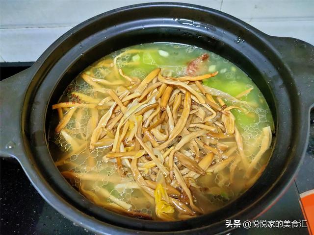 冬天，黄花菜和它是绝配，炖一锅比牛肉羊肉营养，要多给孩子吃