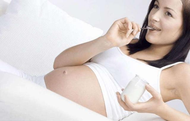 女性怀孕后，三类牛奶尽量少碰，看似有营养，实则可能伤胎又伤己