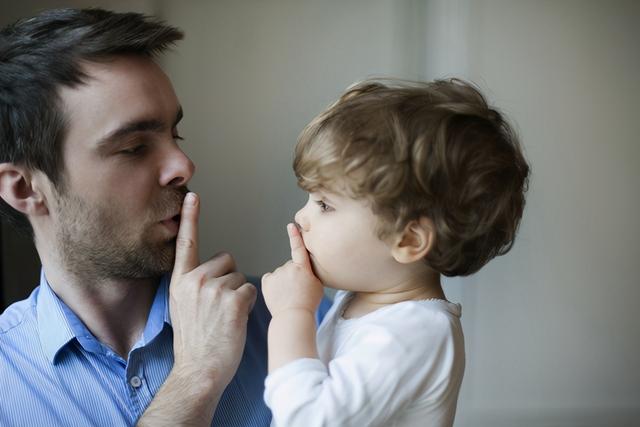 孩子爱模仿是好还是坏？到底该不该制止？学会正确引导孩子更聪明