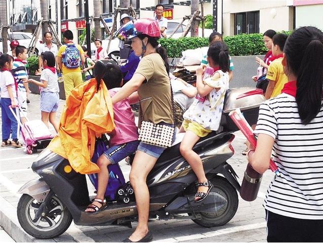 「你的育儿经」先“禁摩”再“限电”,全职宝妈太无奈:我家的俩娃该怎么上学?