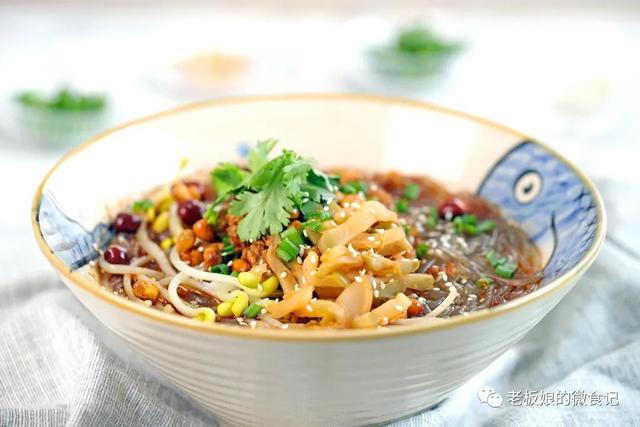 3分钟就能学会，欲罢不能的酸辣粉，秒杀街边小吃店