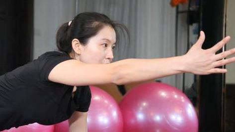 超级宝妈|适合产后妈妈去练习的瑜伽体式《猫式平衡》