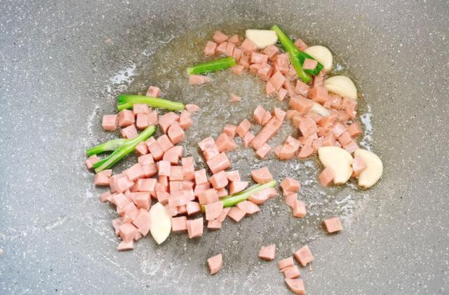 方便面还在煮着吃吗？换个新吃法，连吃3碗都不够