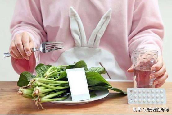 「超级宝妈」6个月宝宝长出“小尾巴”，宝妈悔不当初：早知道孕期不那样做了