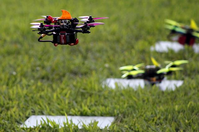 哥伦比亚举行无人机驾驶比赛