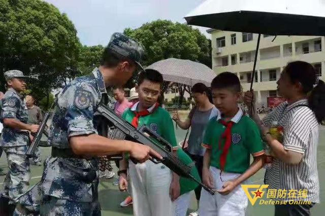 被子|学党史牢记先烈初心 进军营传承八一精神