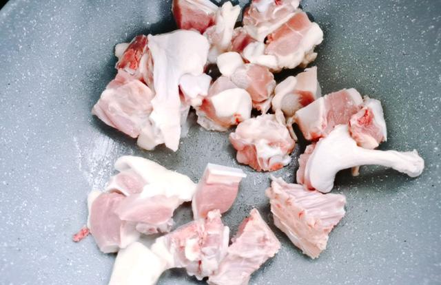 冬天，吃牛羊肉不如吃它，15块钱1斤，好吃不上火