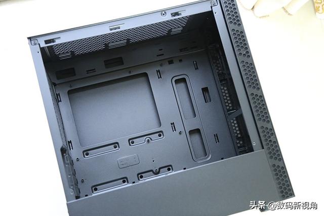 酷冷至尊智瞳MB400L侧透机箱助力旧平台轻松升级带光主机