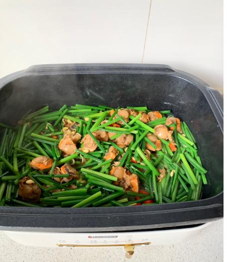 12月，这海鲜肥美价廉，15块钱买2斤，用韭苔一炒，全家都爱